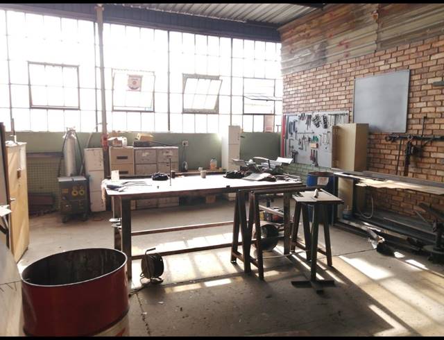 4,500M² WAREHOUSE FOR SALE IN VULCANIA